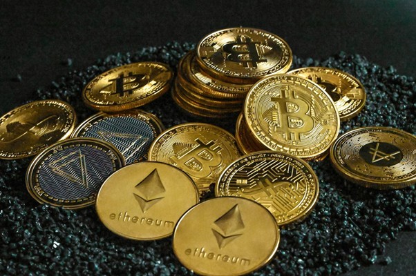How and where to spend cryptocurrency in 2025? From online casinos to luxury brands